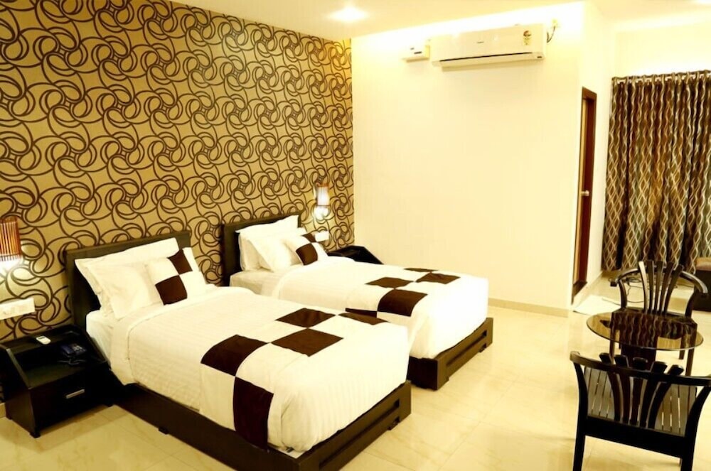 RYDGES INN KOTTAKAL 10/28