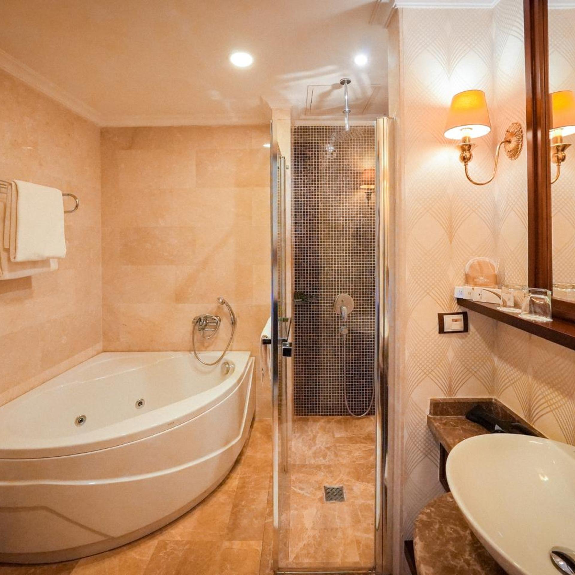 Wellborn King Suite، Wellborn Luxury Hotel 9/9
