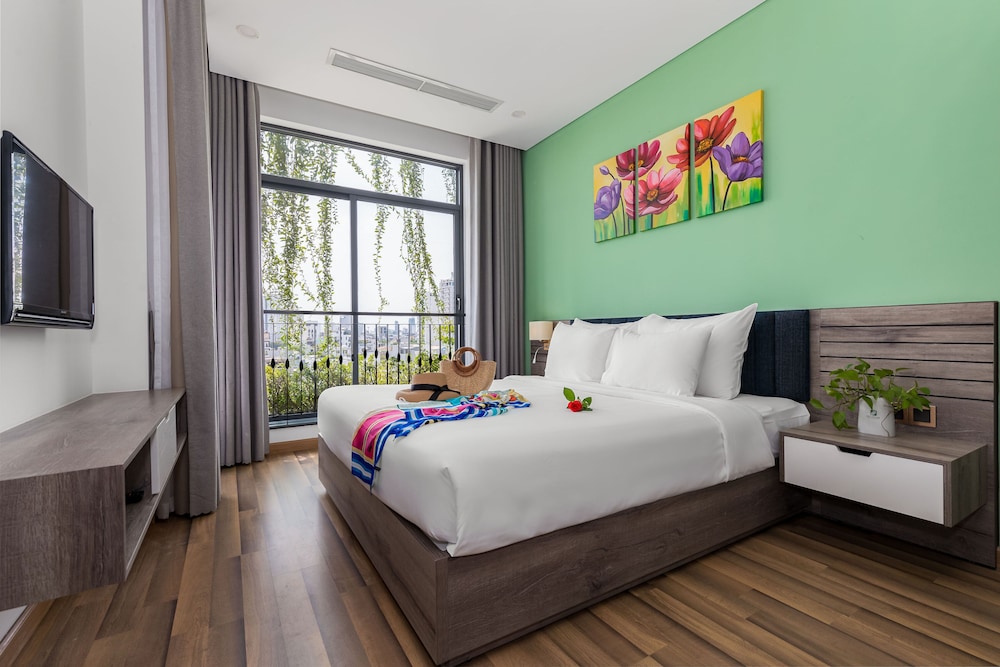 2 Bedrooms, Junior, Apartment, Queen and Twin Beds, City View, Balcony