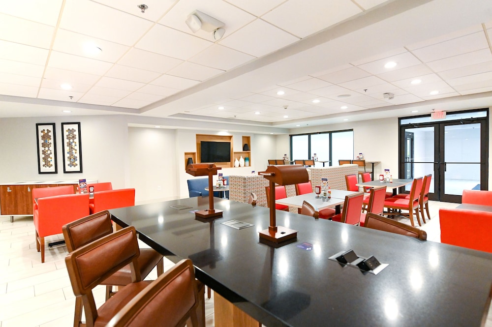Holiday Inn Express Richmond Airport 53/60