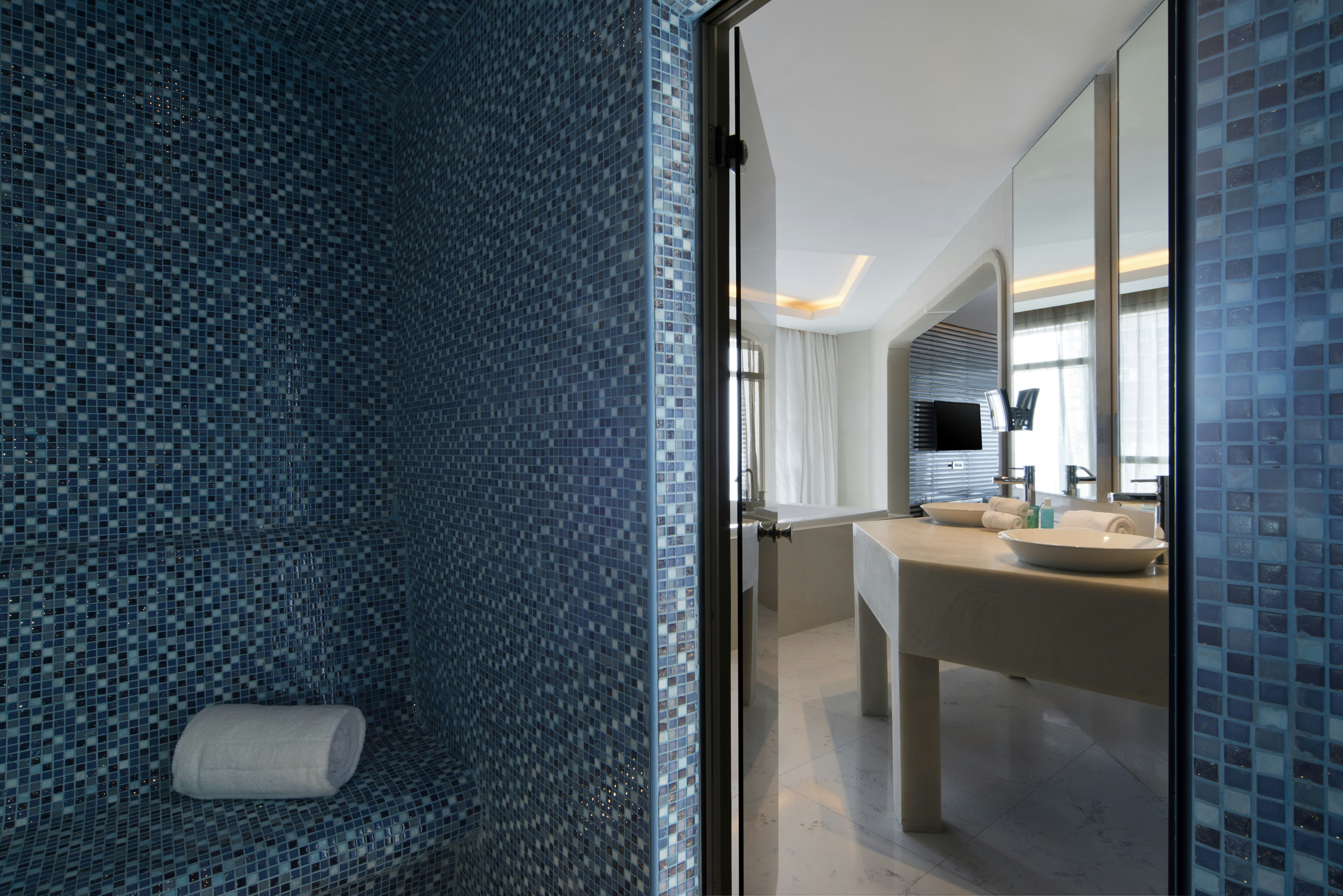 V Hotel Dubai, Curio Collection by Hilton 68/68