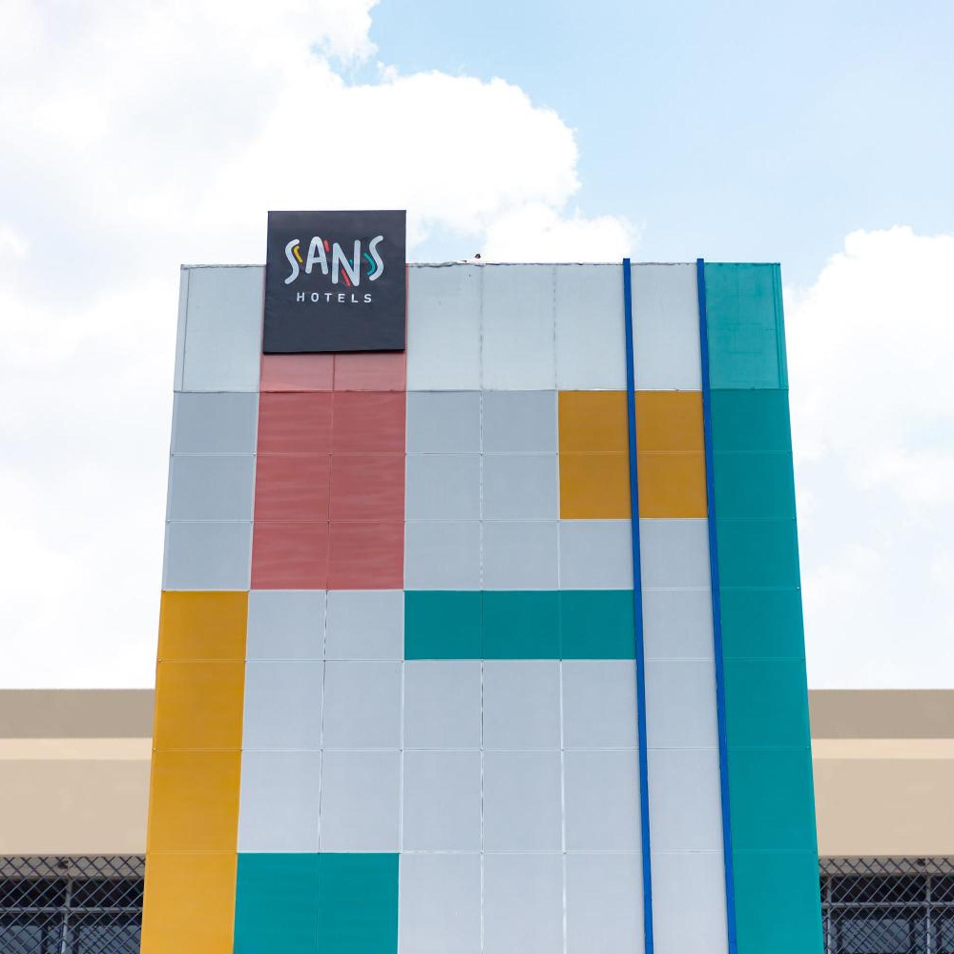 Hotel Sans Hotel Liv Ancol by RedDoorz 4/50