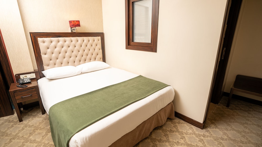 Golden Siyav Hotel 26/75