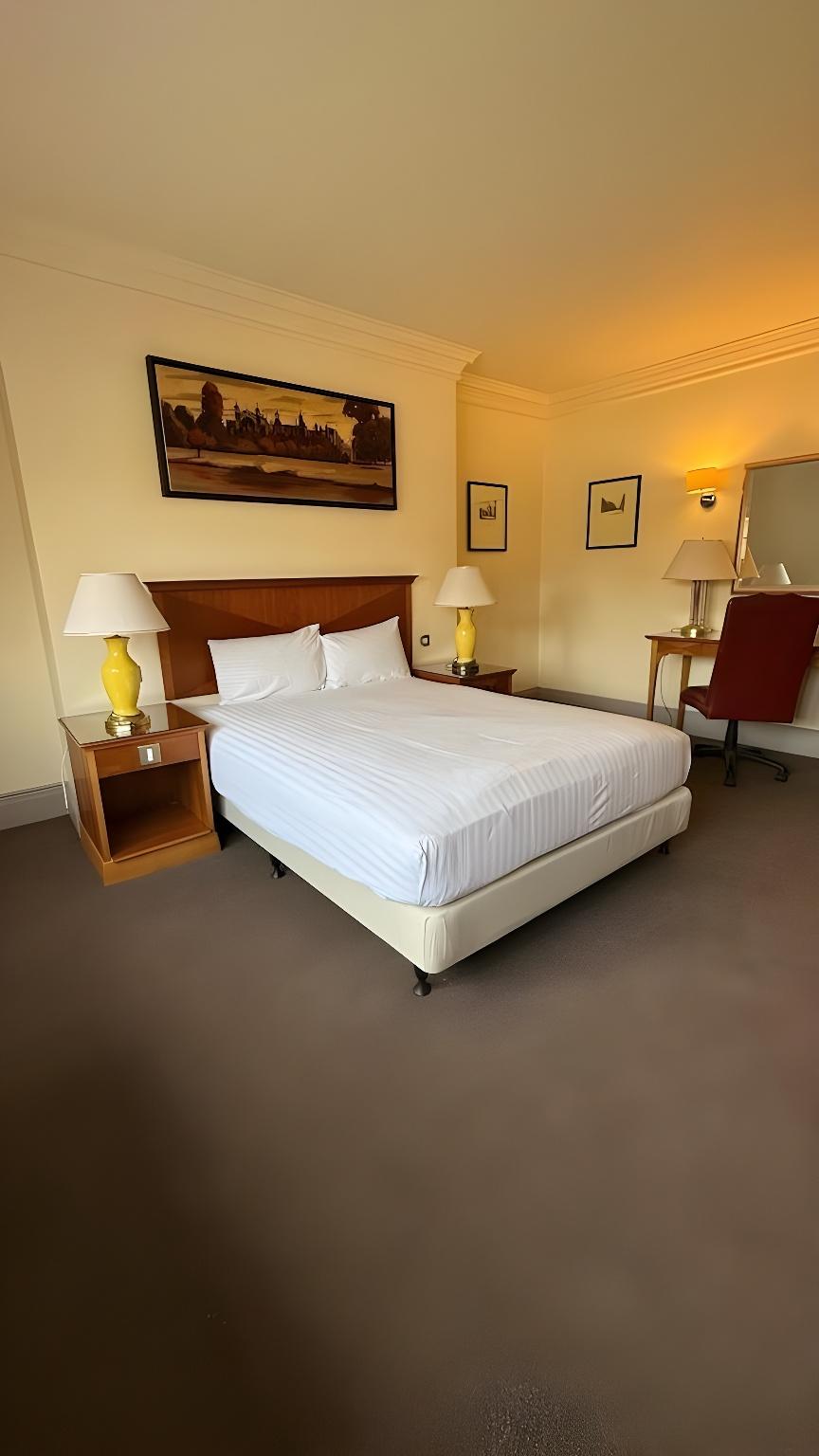 Superior, King Bed, Castle View