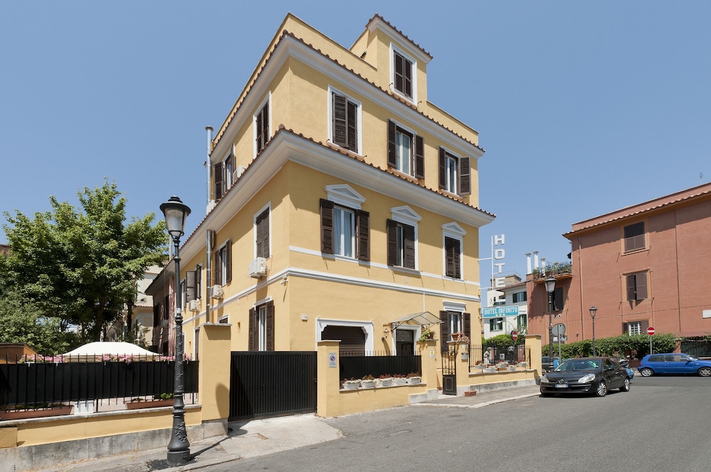Hotel Infinito 50/53