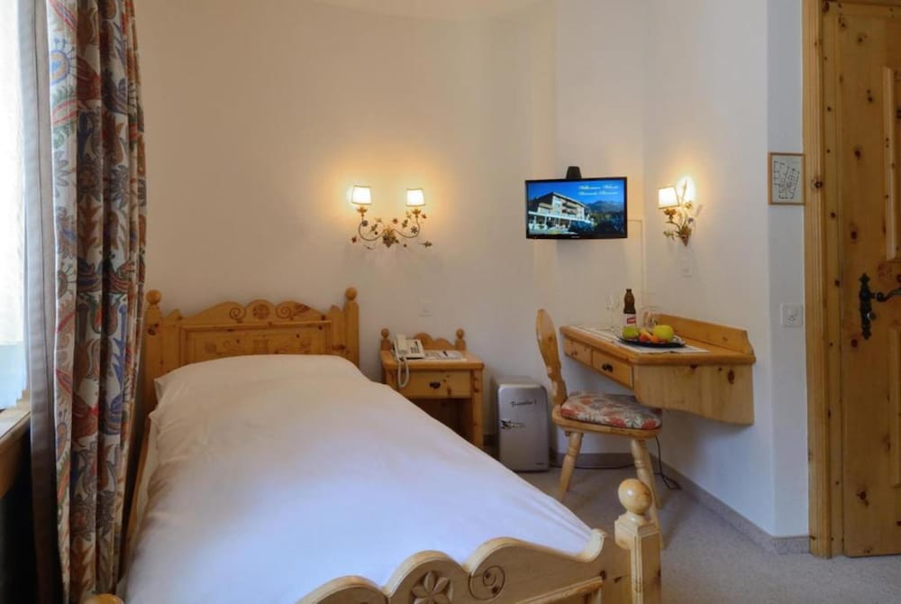 Hotel Corvatsch 18/36