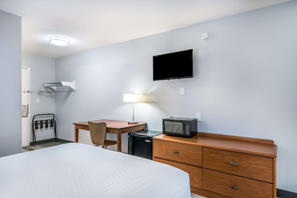 Americas Best Value Inn East Peoria 15/34