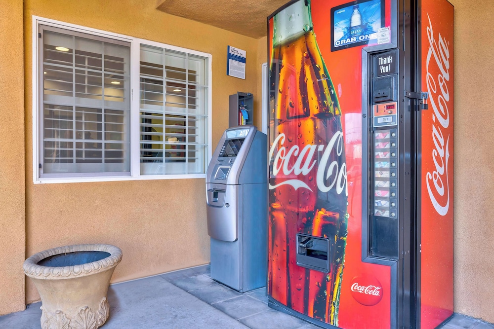 Motel6 South Gate, CA 50/56