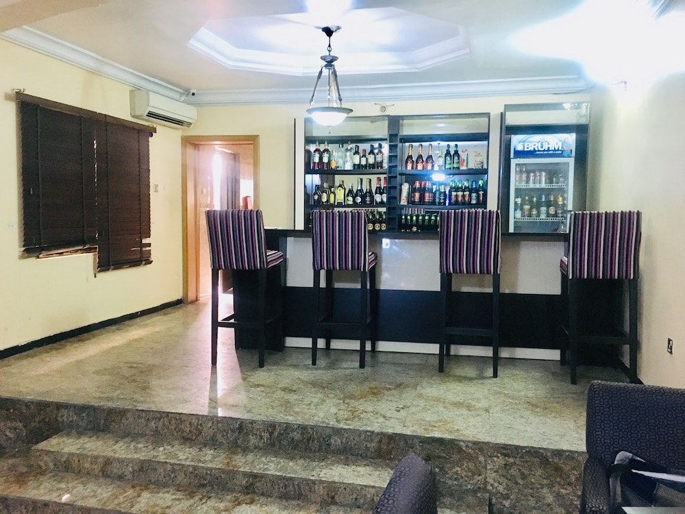 Topaz Luxury Suites & Apartments 24/40