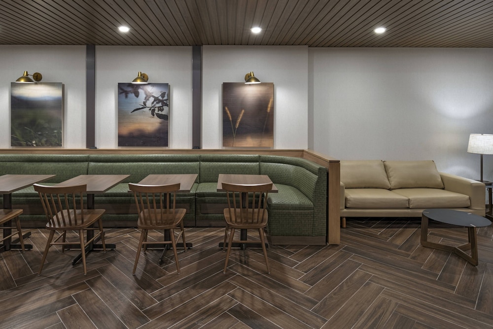 Fairfield Inn and Suites by Marriott St Louis Downtown 23/37