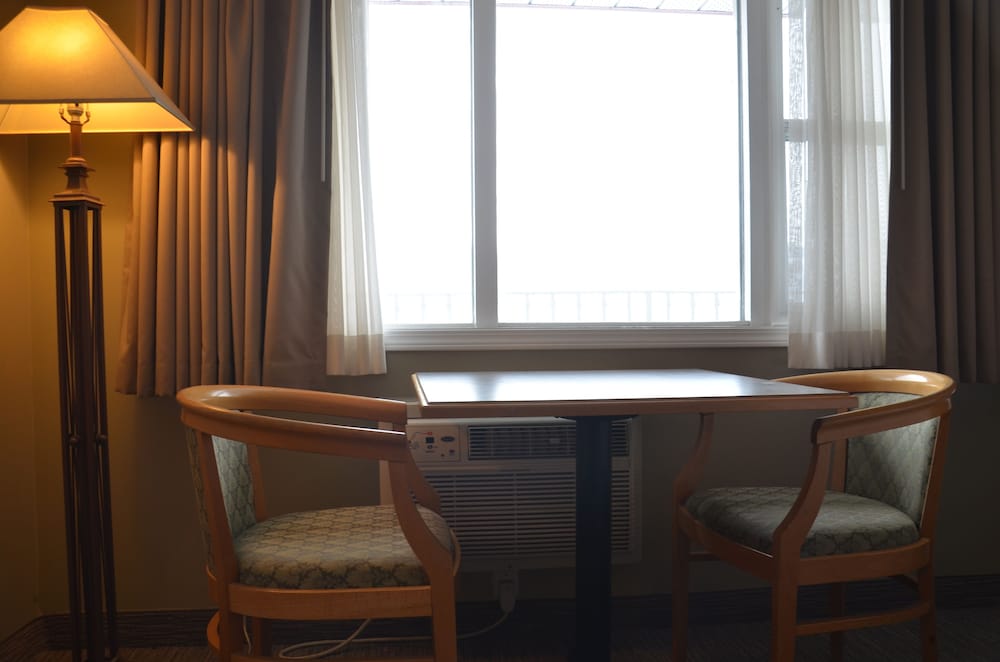 Days Inn By Wyndham Golden 36/41