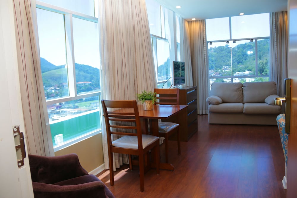 Petropolis Inn 35/50