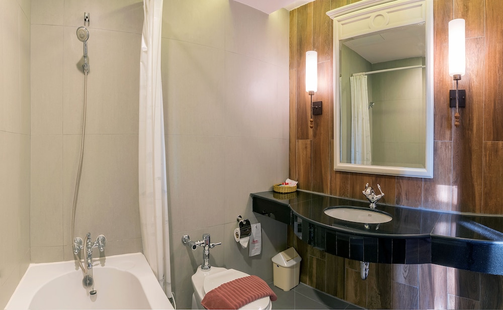 Royal Rattanakosin Hotel 59/63