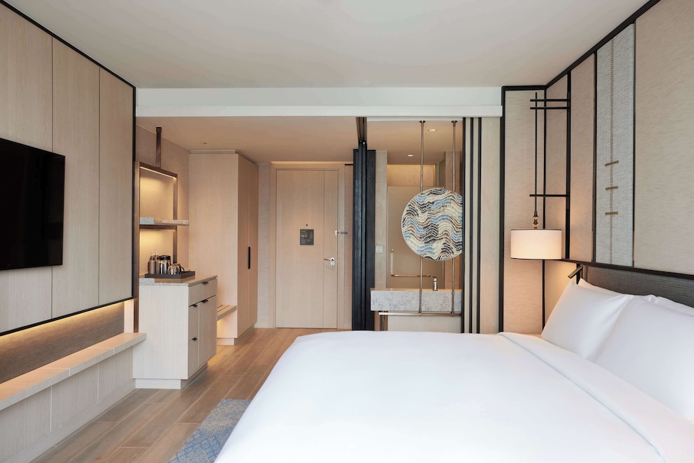 SUPERIOR, KING BED