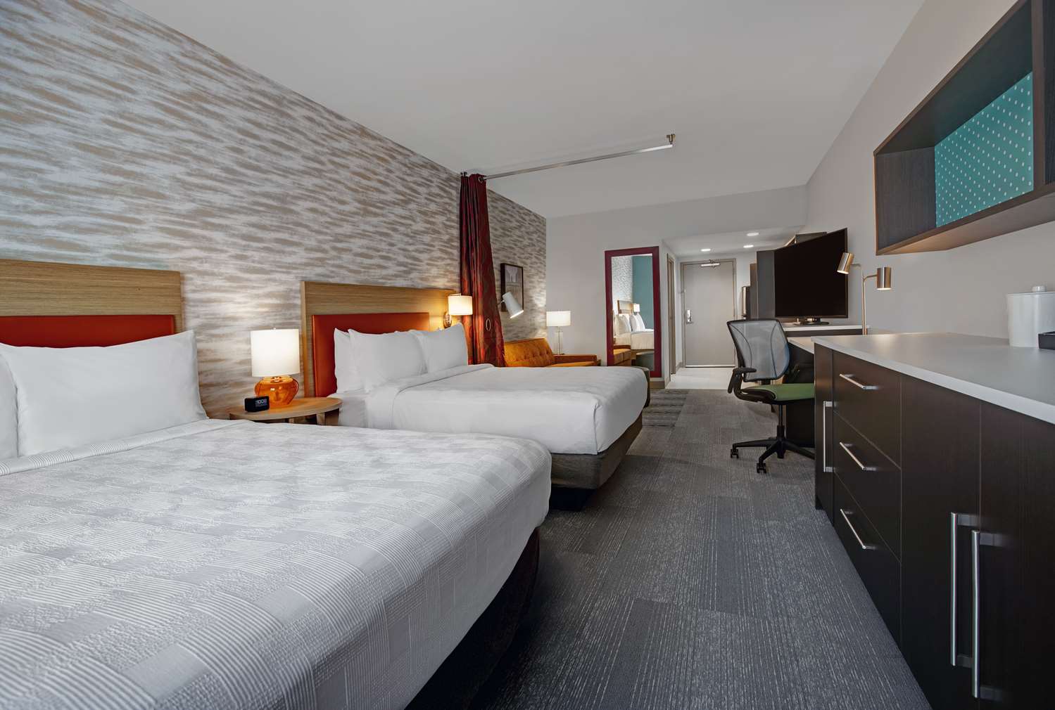 STUDIO, 2 QUEEN BEDS
