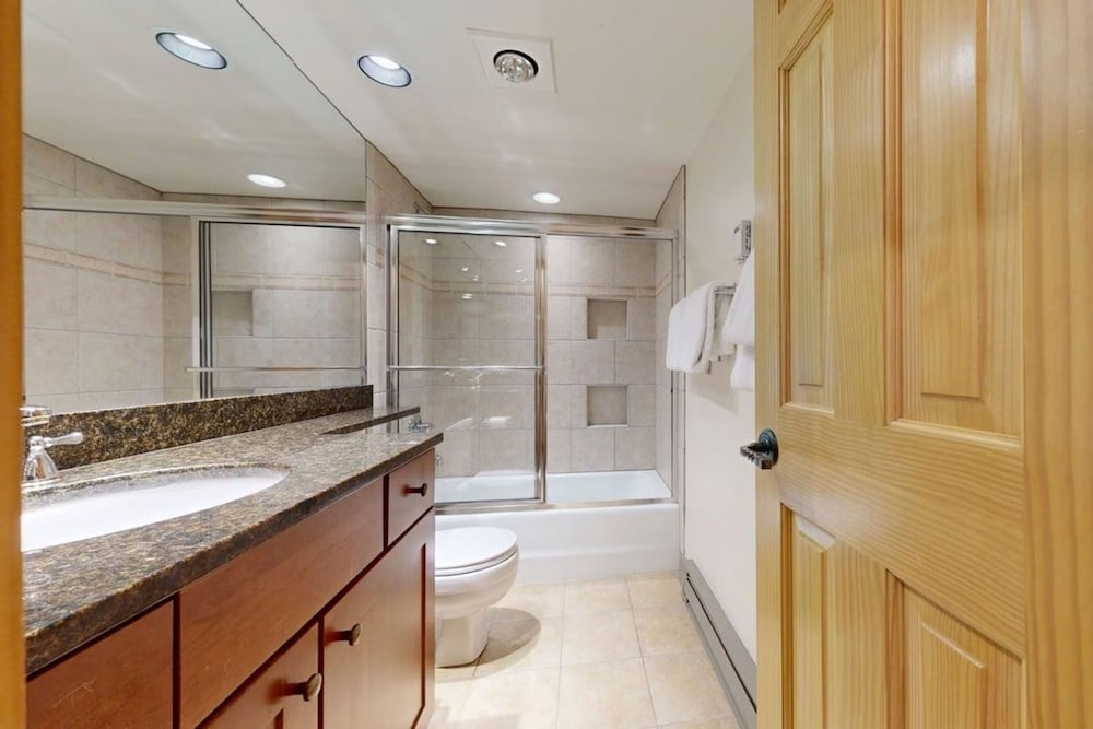2 Bedrooms, Condo, Summit, King Bed, 3 Beds, Sofa، Top of the Village - Destination Hotels & Resorts 4/4