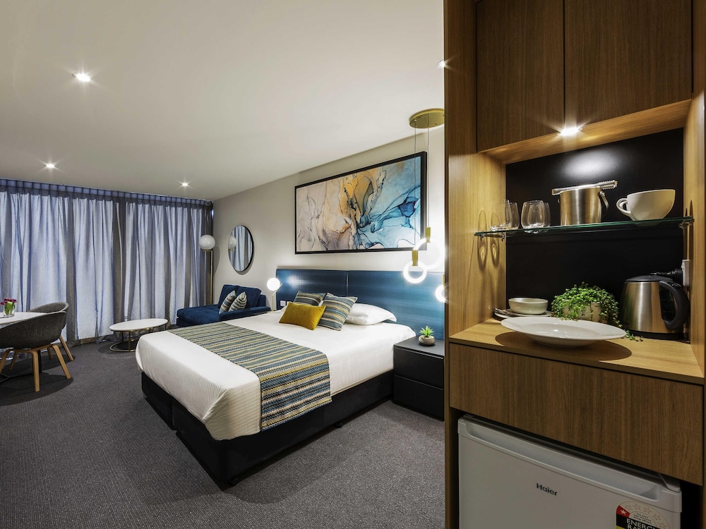 Mercure Canberra Belconnen 23/69
