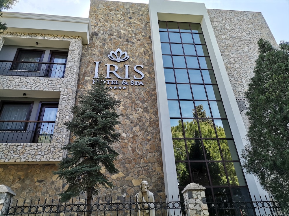 IRIS HOTEL 1/48