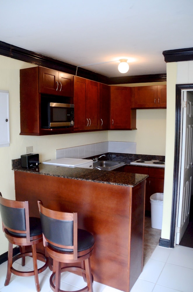 Coral Harbour Beach House And Villas 5/50