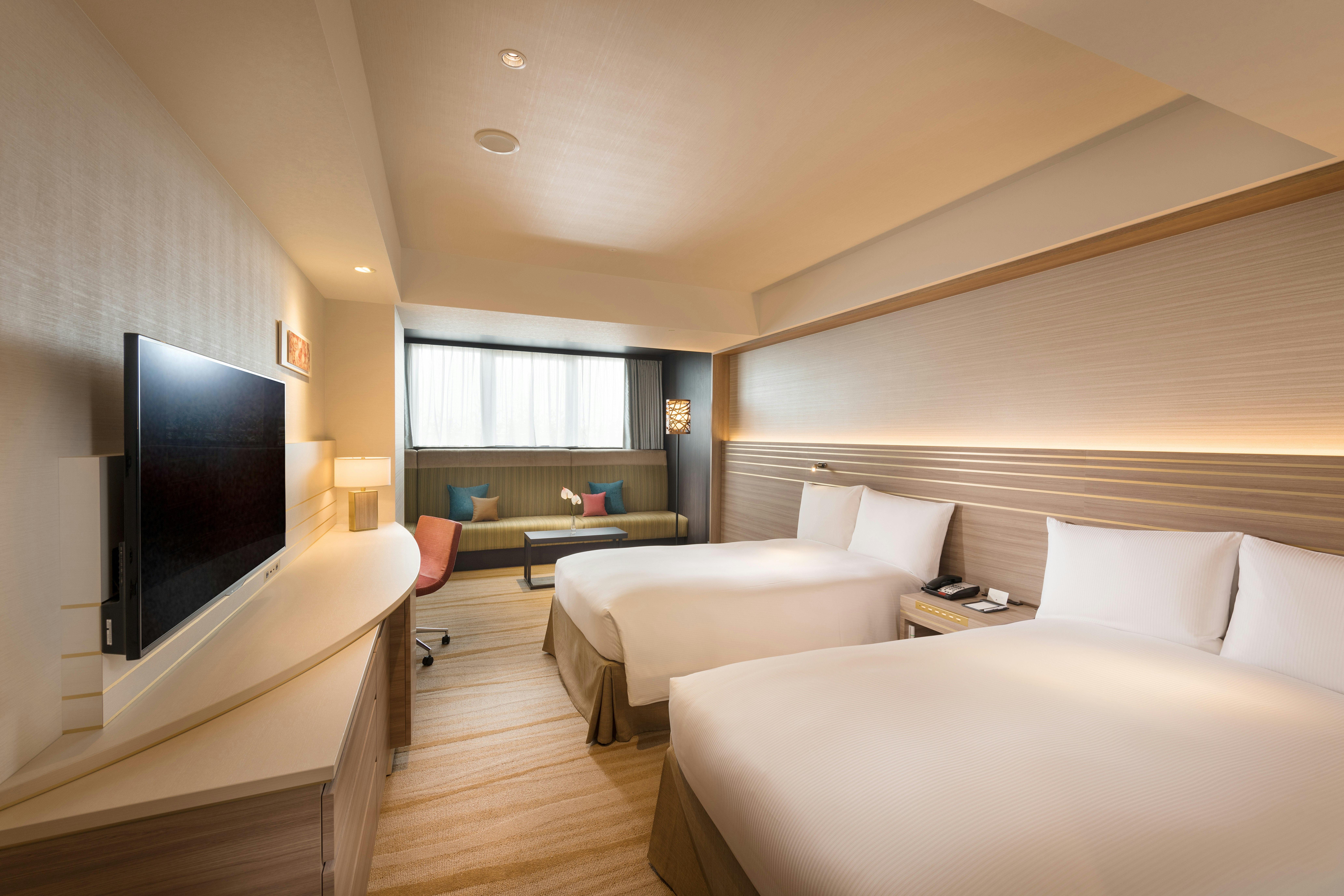 FAMILY, TWIN BEDS