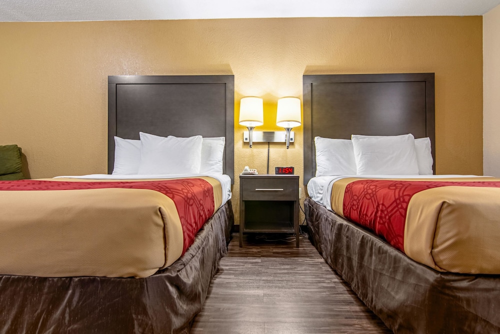 Econo Lodge Inn And Suites Matthews Charlotte 15/28