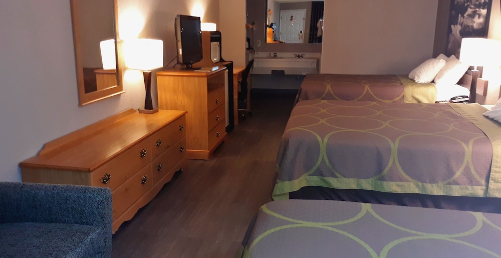 Super 8 by Wyndham Fort Chiswell Wytheville Area 14/33
