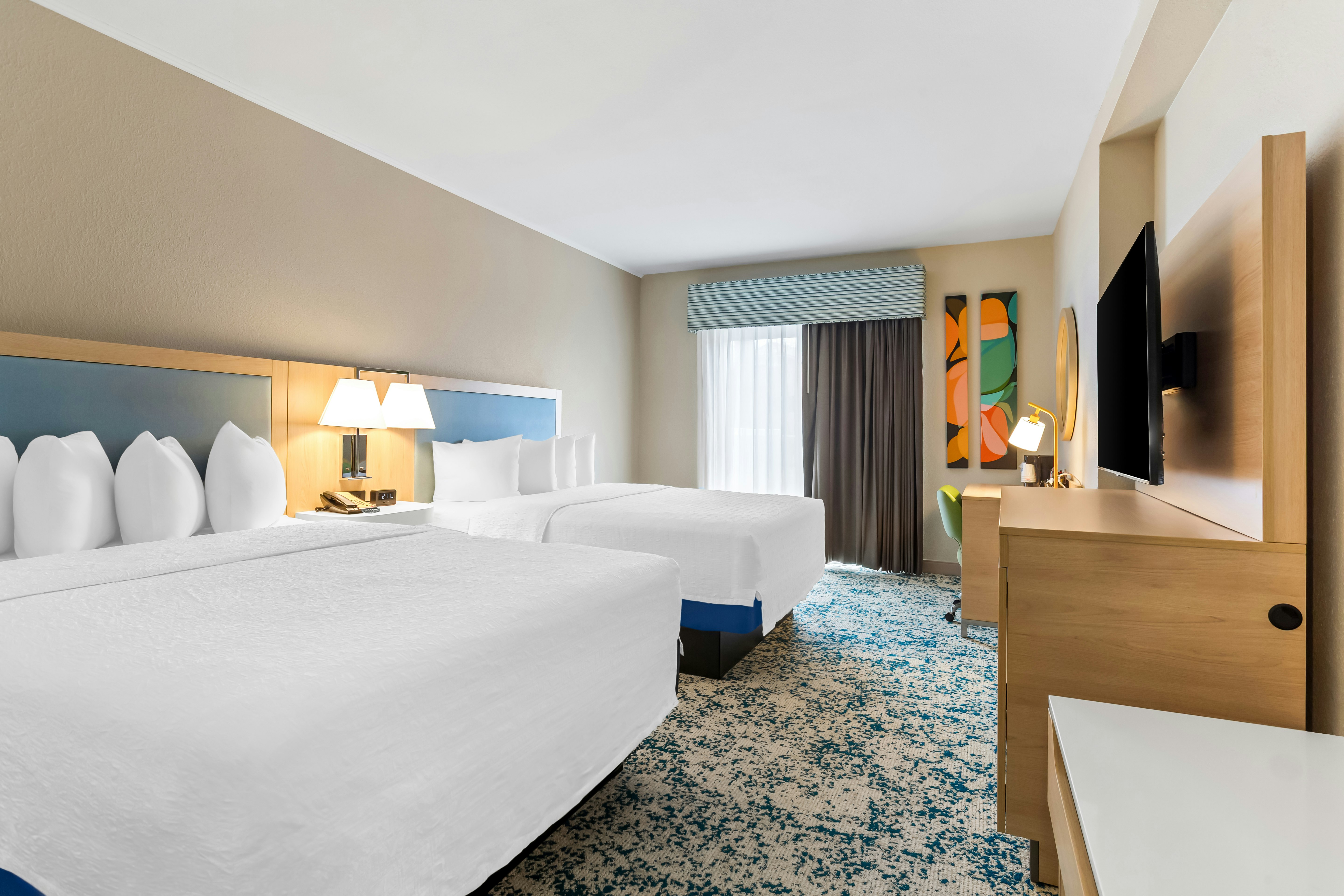 غرفة قياسية بسريرين كوين بشرفة، Hampton Inn Suites St Petersburg Downtown 2/3