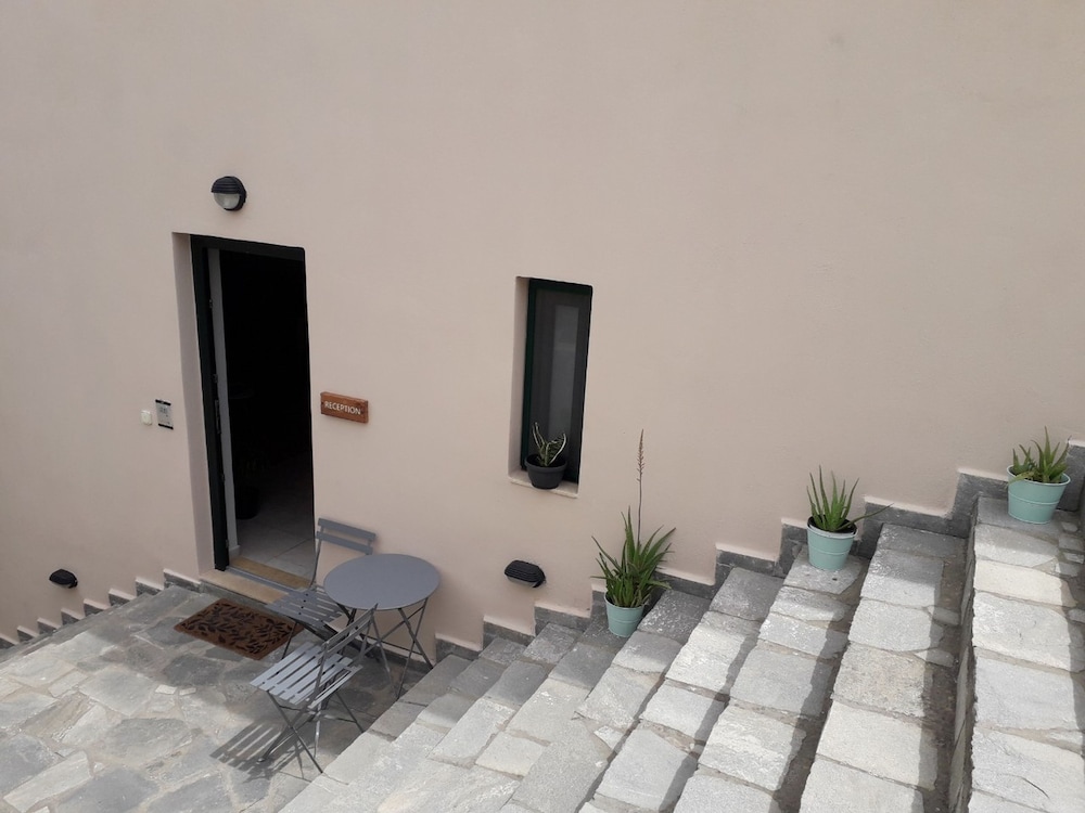 Syra Suites 45/50