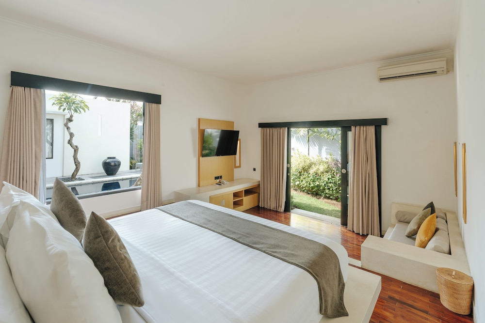 The Seminyak Suite - Private Villa 5/62