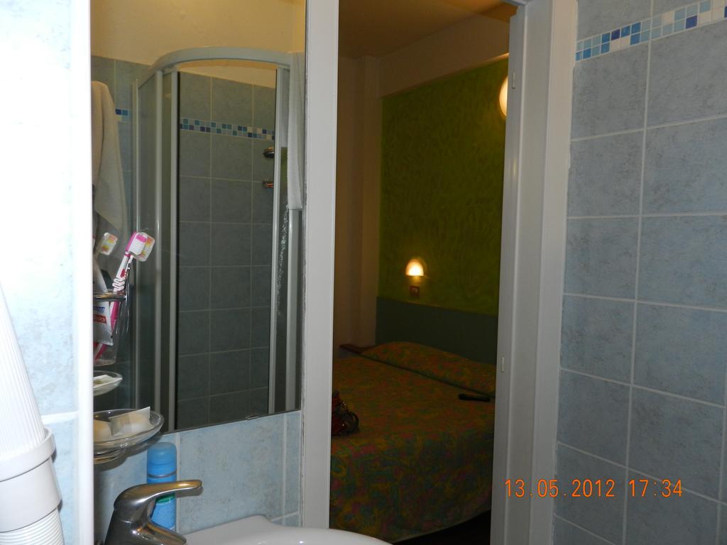 Senior Hotel 9/22