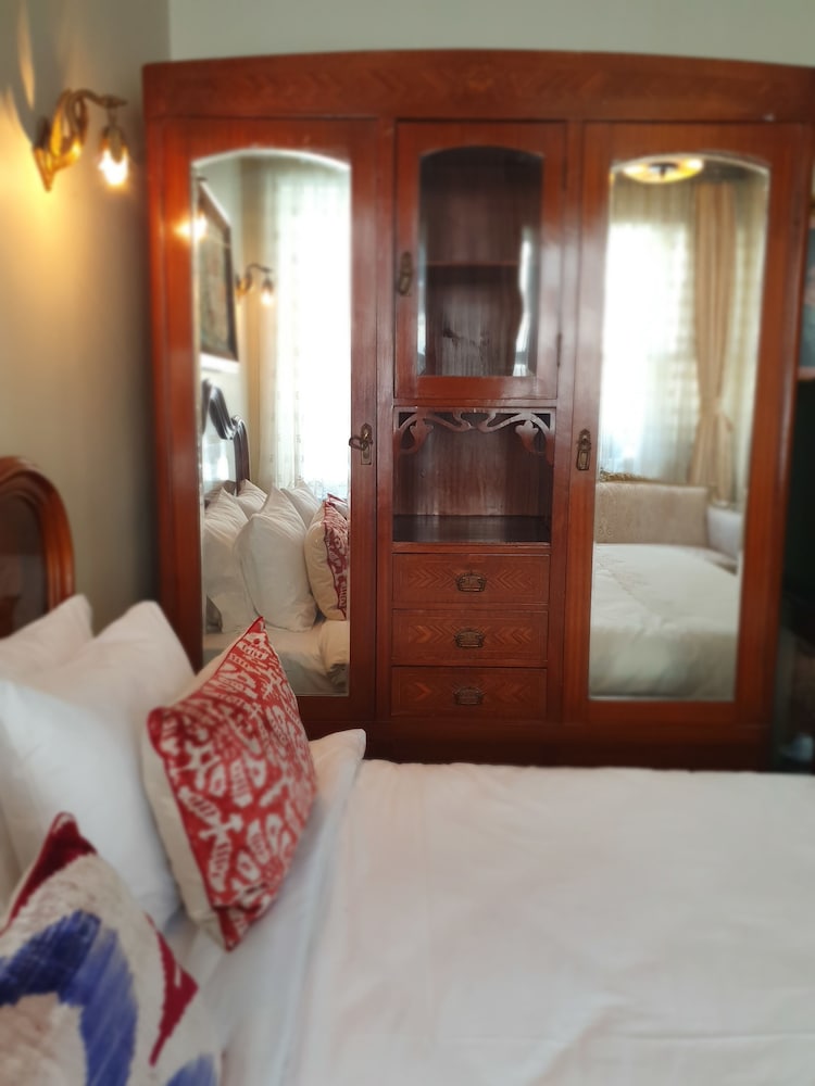 Faik Pasha Hotels 31/76