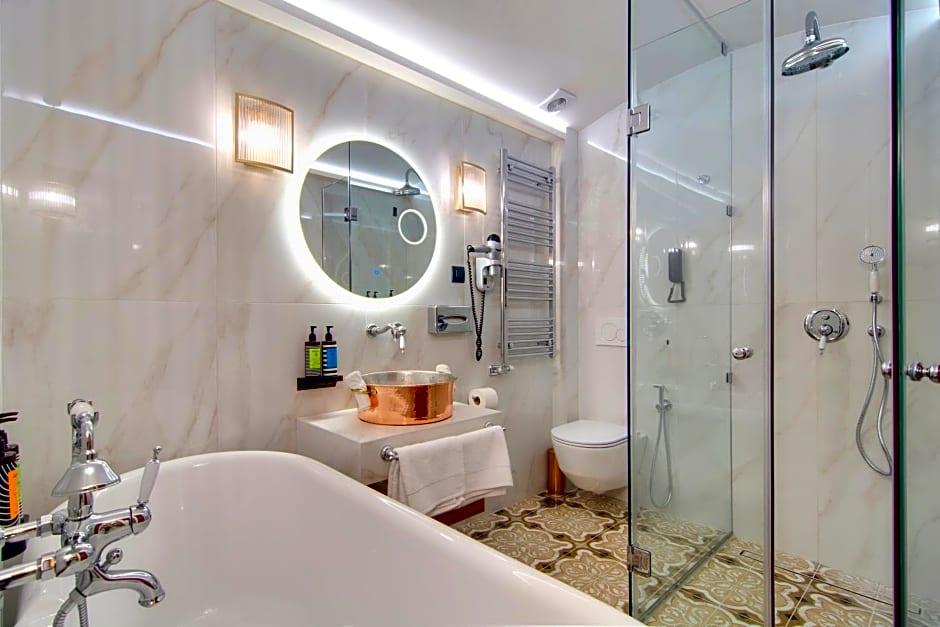 Archontariki Boutique Hotel 47/50