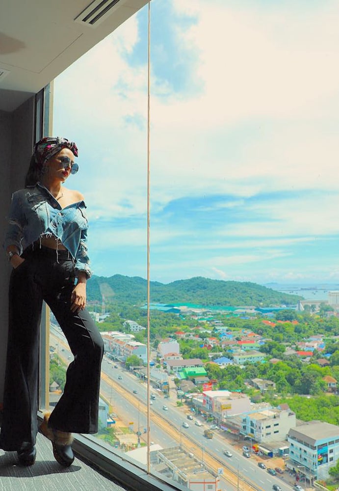Arize Hotel Sri Racha 43/50