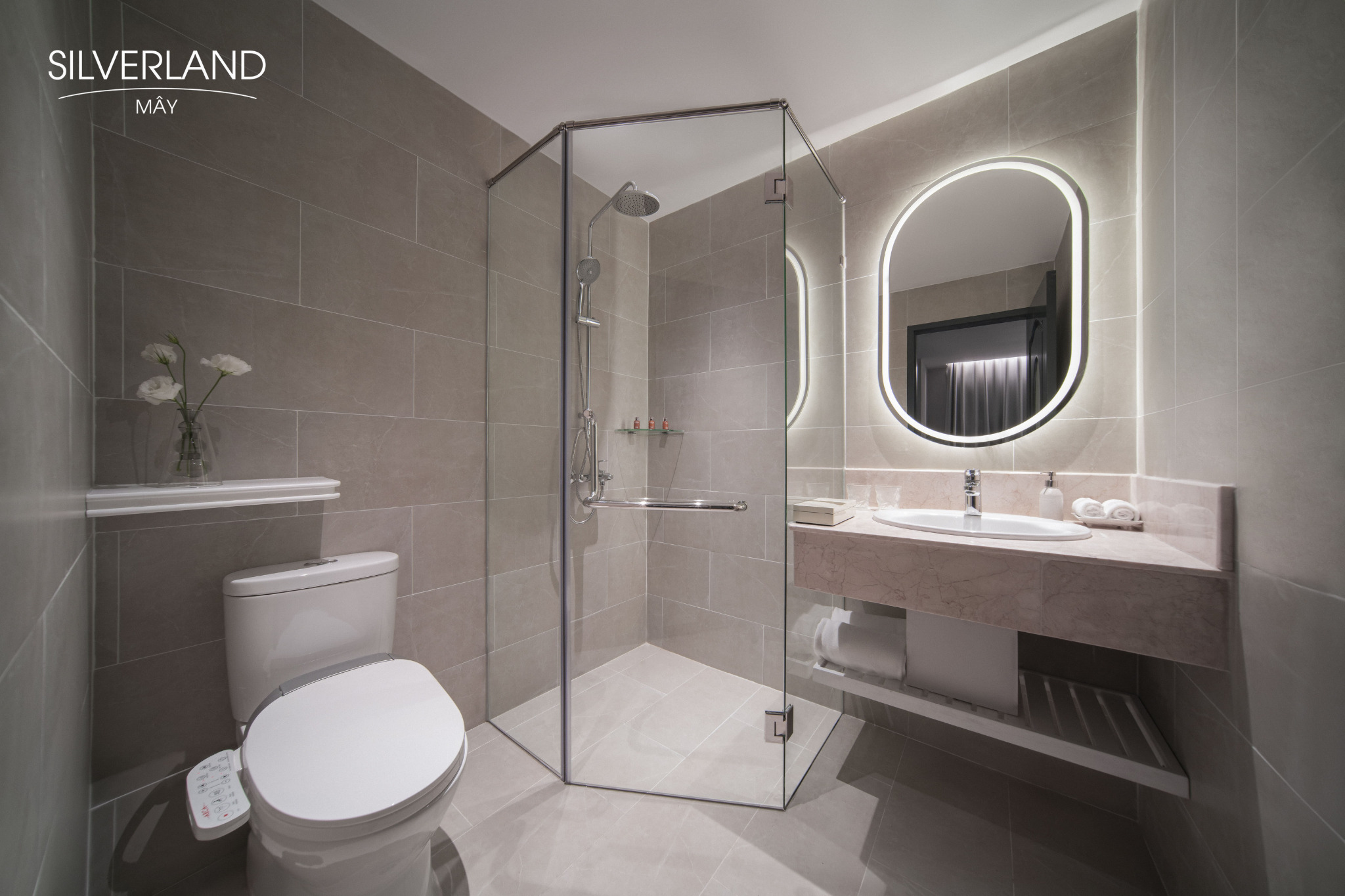 جناح، Silverland May Hotel 2/3