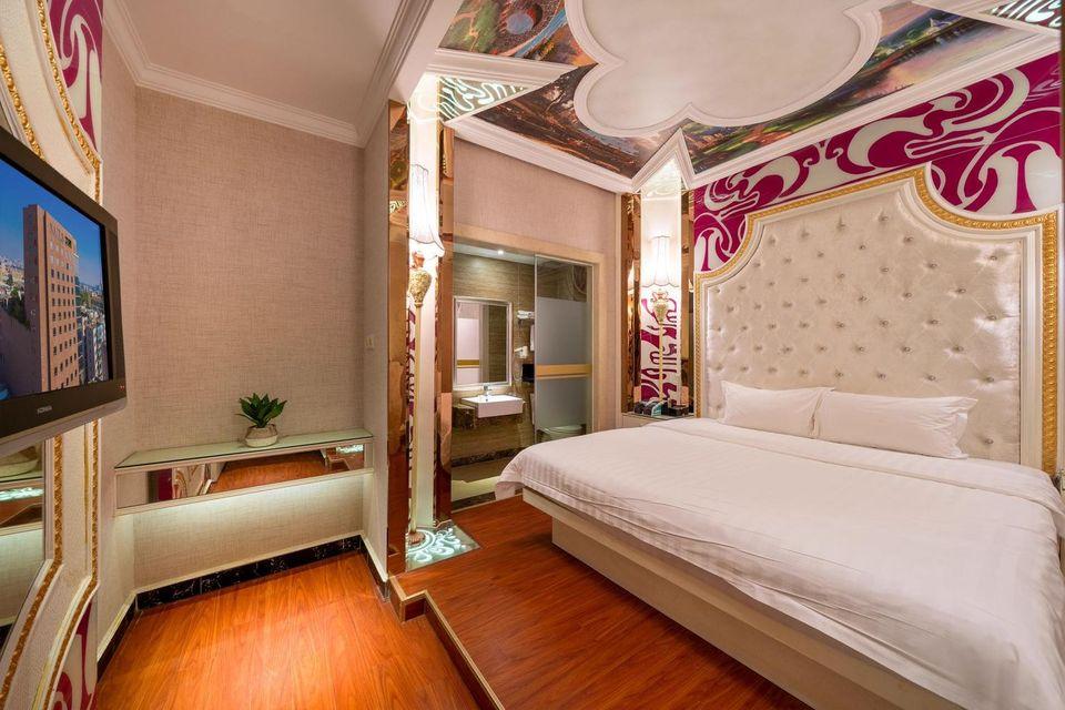 Exquisite, King Bed، The Clipper Hotel 2/2