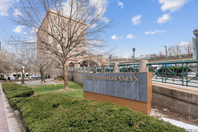 Placemakr Downtown Pittsburgh at The Pennsylvanian 14/14
