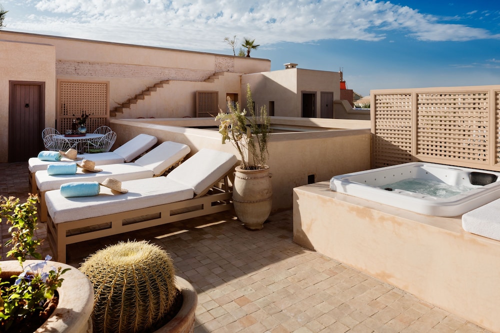 Riad 72 30/76