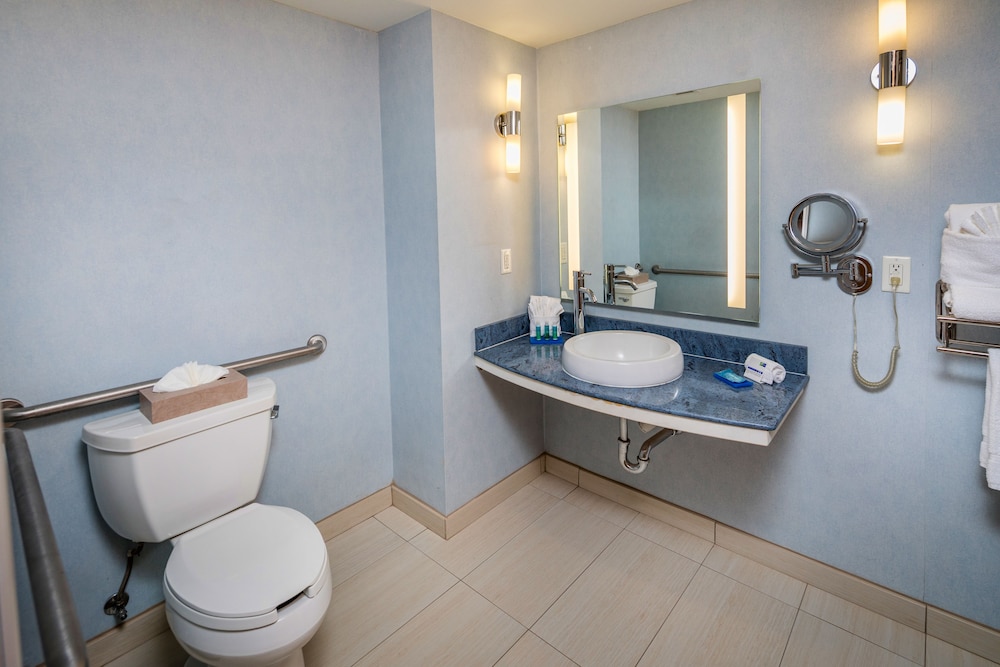 Holiday Inn Express And Suites Modesto Salida 12/31