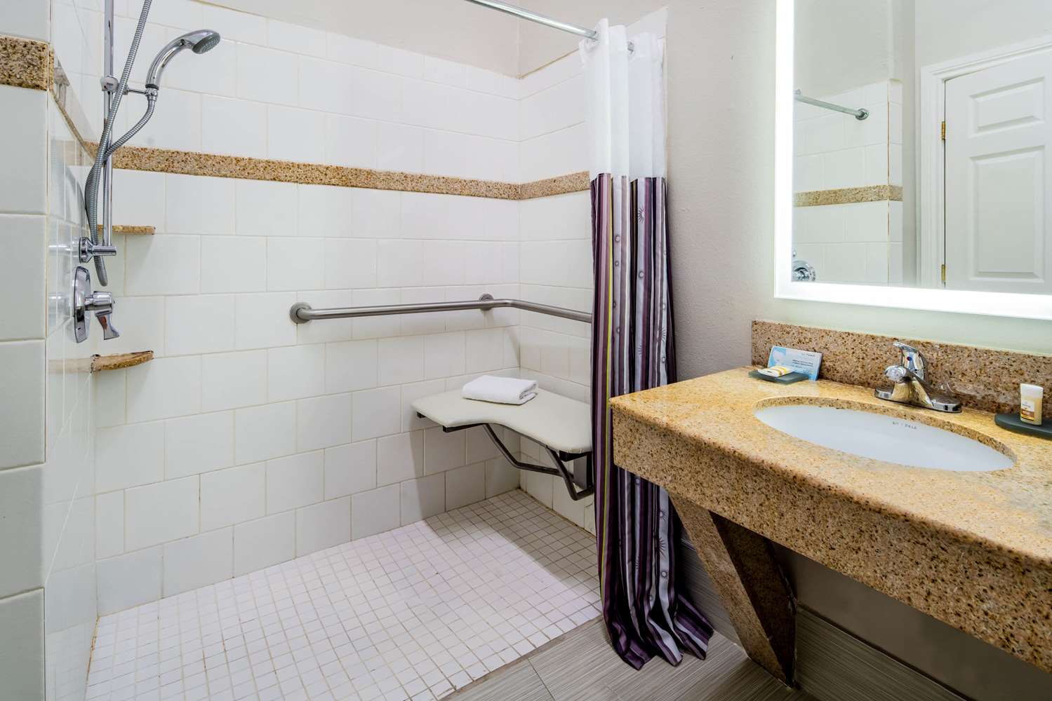 La Quinta Inn and Suites by Wyndham Alamo - McAllen East 45/45