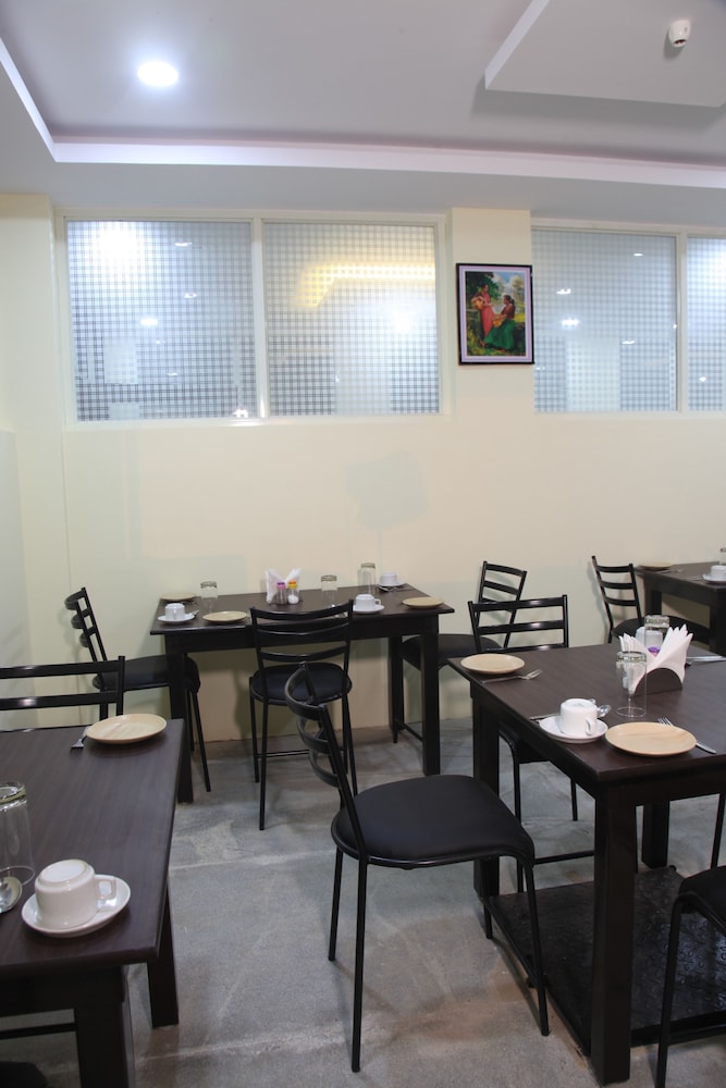 Tranzotel Bangalore Airport Hotel 40/47