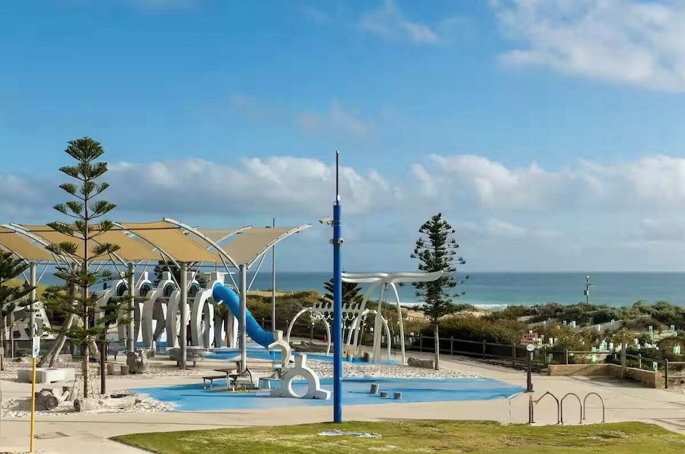 Scarborough & Absolutely Beachfront 14/36