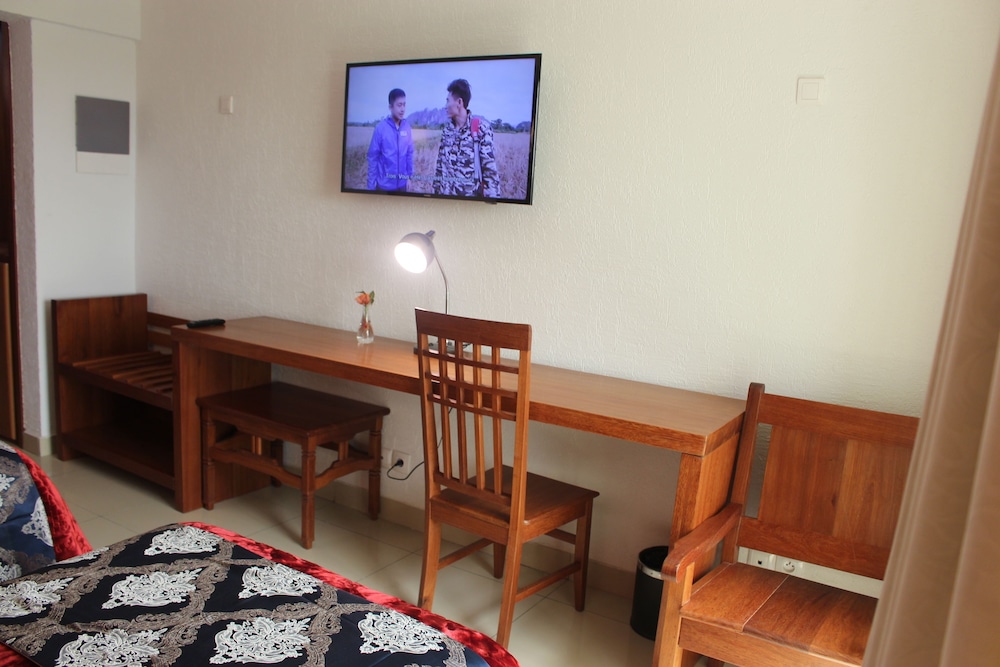 Adamaoua Grand Hotel 74/81