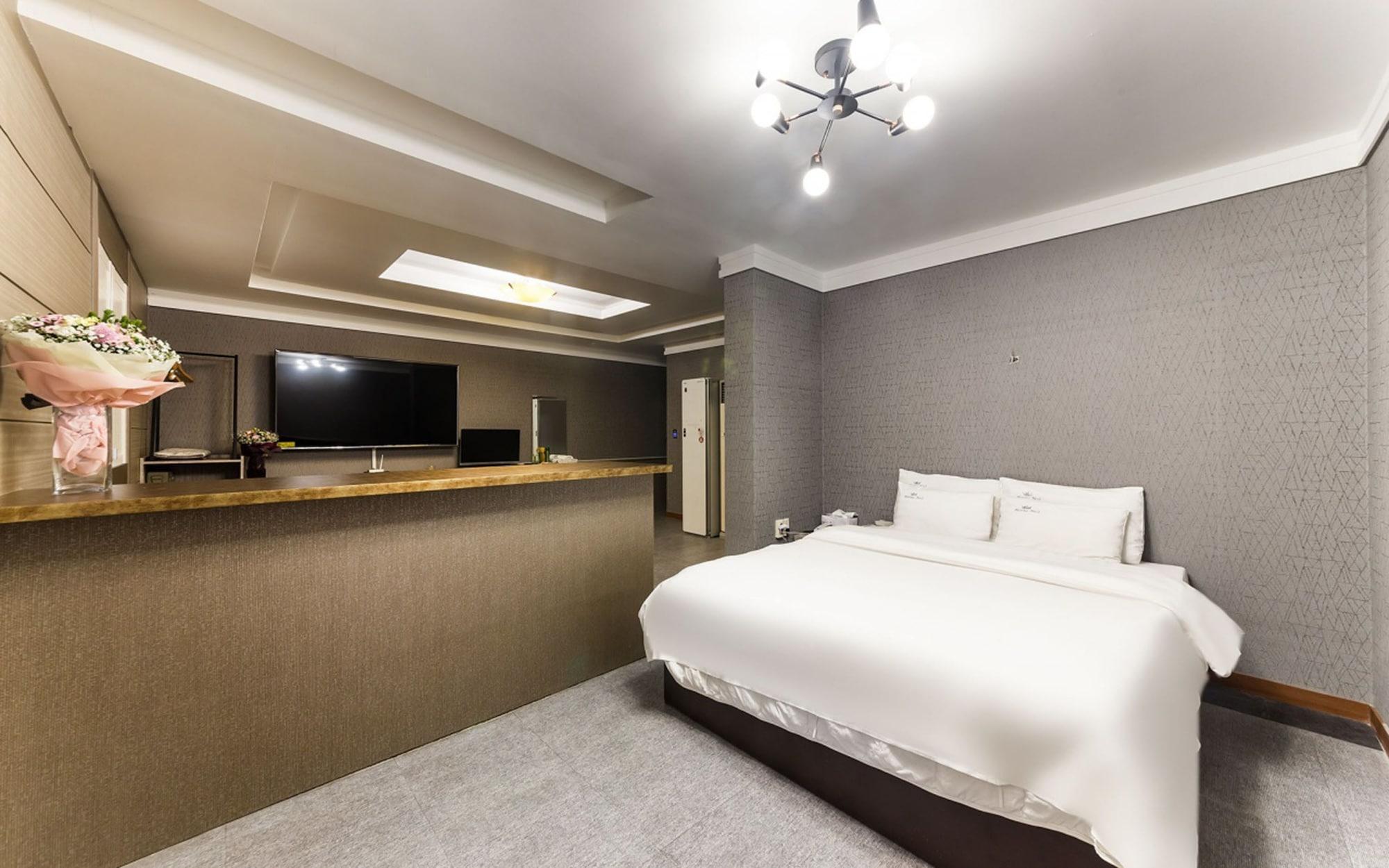 No 1 Hotel 6/44