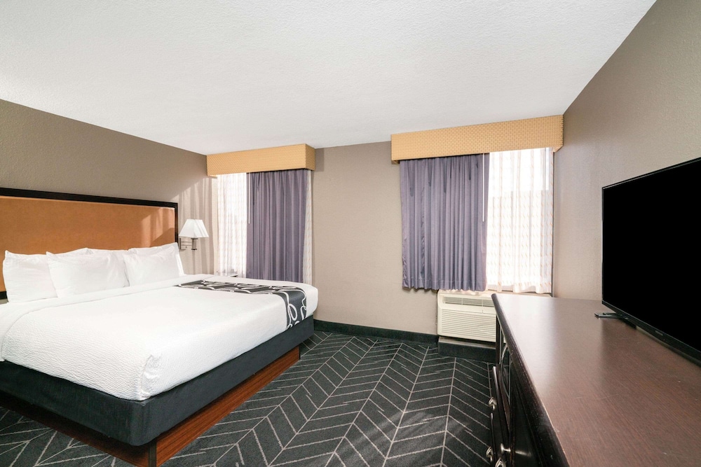 La Quinta Inn & Suites by Wyndham Memphis Airport Graceland 14/71