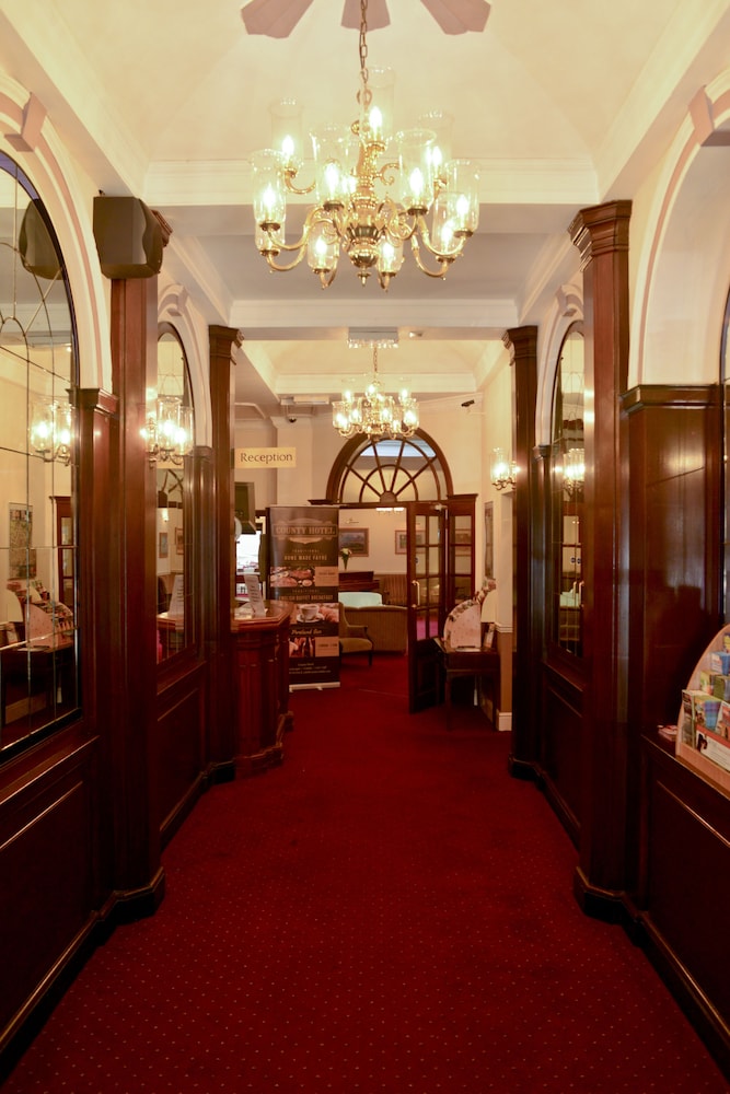 The County Hotel 58/62