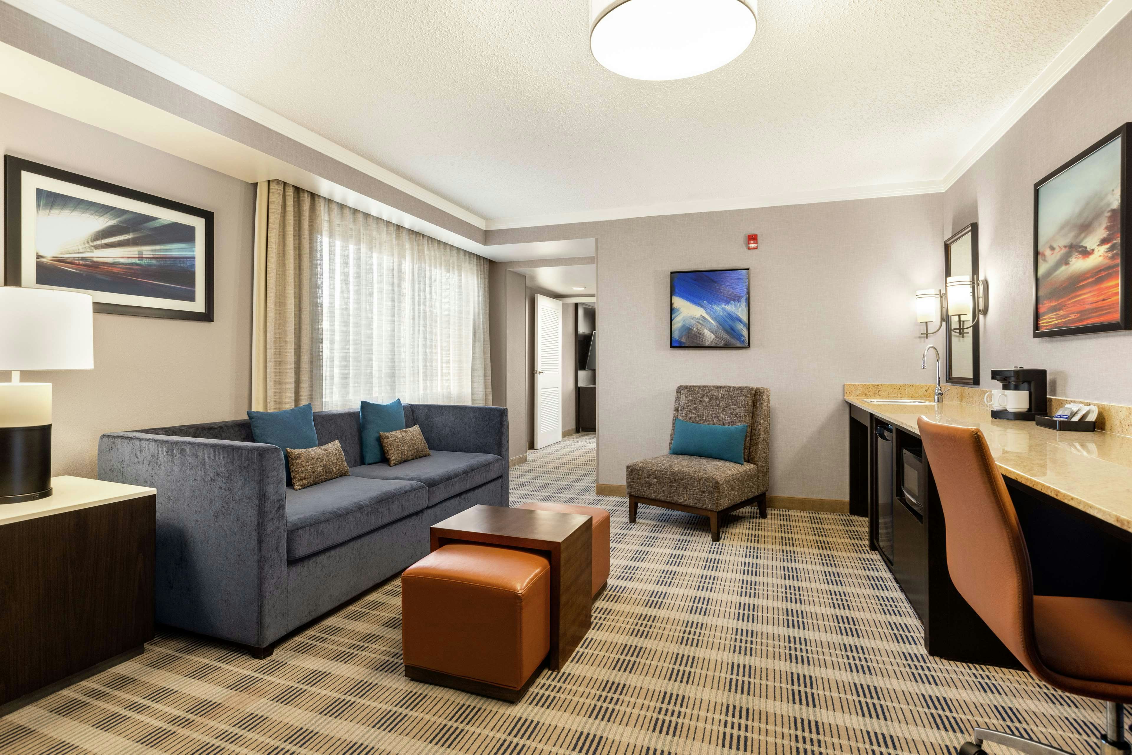 Embassy Suites by Hilton Kansas City Overland Park 36/50