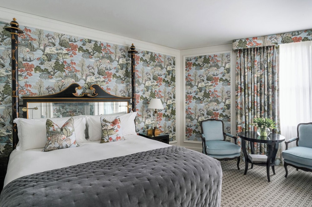DELUXE, KING BED