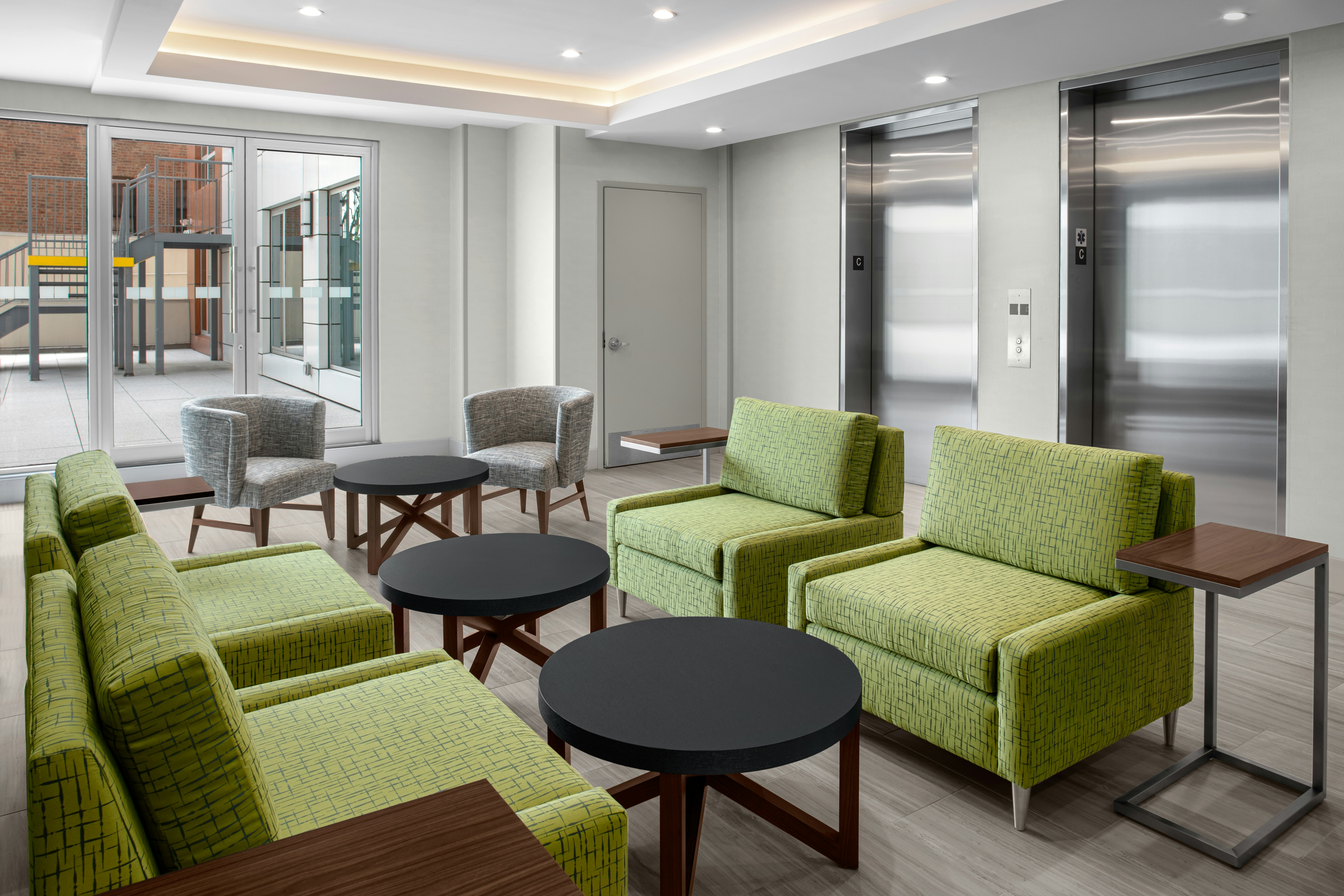 Holiday Inn Express & Suites Woodside LaGuardia Airport 21/30