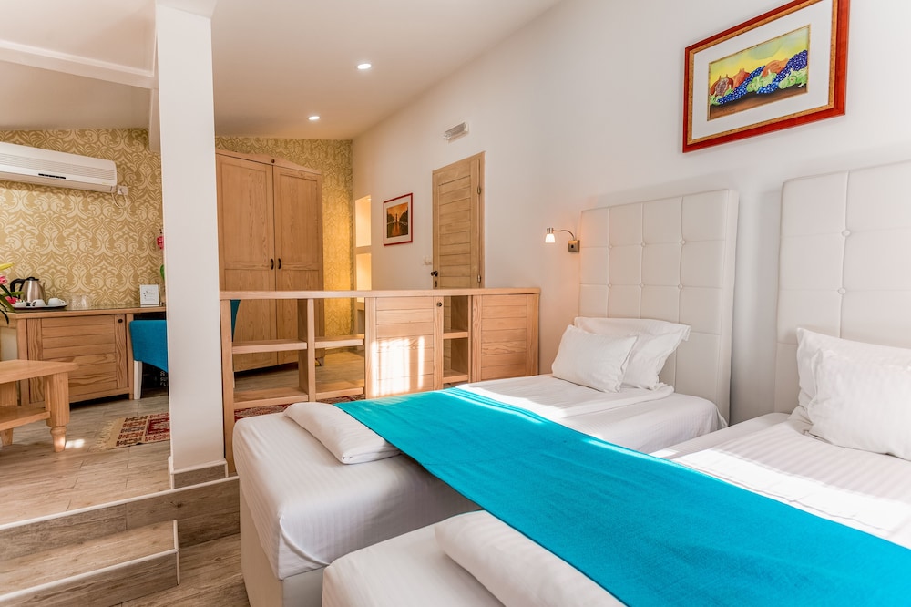 Standard, Quadruple, Queen and Twin Beds