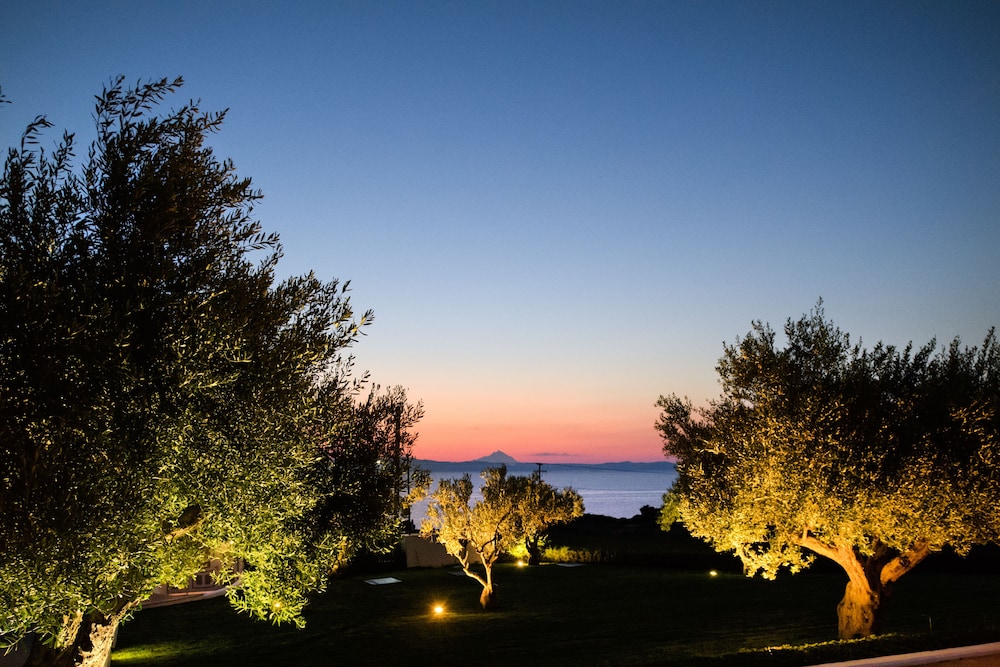Villa D oro Luxury Villas & Suites 74/80
